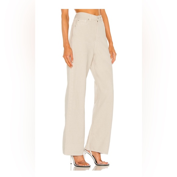 High Rise Loose Levi’s - Picture 2 of 4